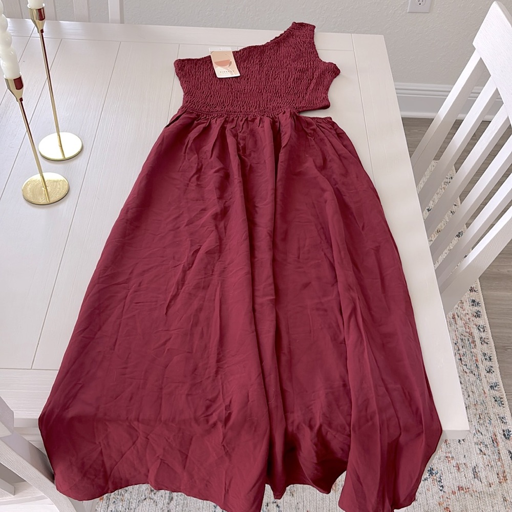 KIRUNDO Sleeveless One Shoulder Smocked Cut-out Maxi Dress in Maroon - Picture 6 of 16